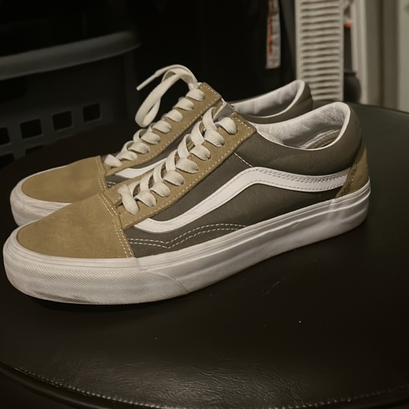 Shoes - Picture 2 of 4